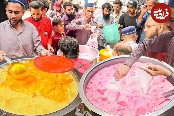 ببینید| غذای خیابانی در پاکستان؛ تهیه شیک موز و توت فرنگی در کراچی