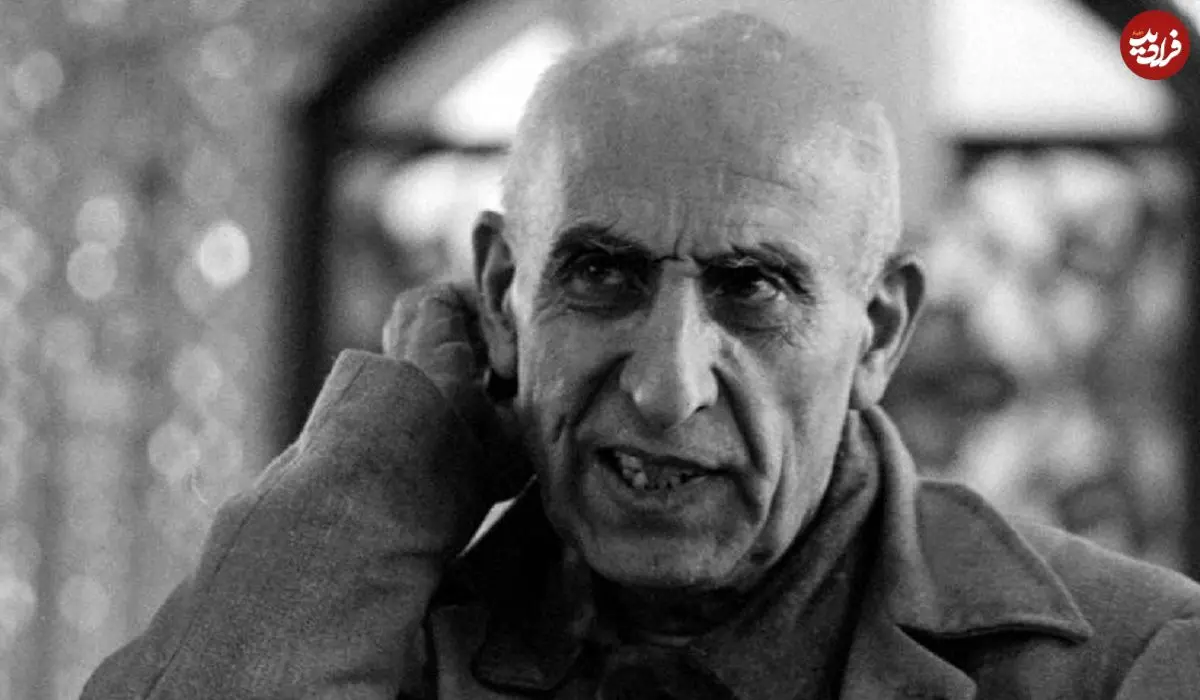 عکس| سفر در زمان؛ «دکتر مصدق» در حال انتقال به محکمه نظامی در سلطنت آباد؛ سال 1332