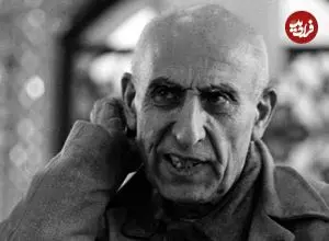 عکس| سفر در زمان؛ «دکتر مصدق» در حال انتقال به محکمه نظامی در سلطنت آباد؛ سال 1332