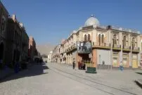 عکس| سفر به تهران قدیم؛ «خیابان لاله زار، مقابل پاساژ گراند هتل»؛ سال ۱۳۵۲
