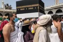(ویدئو) حضور یک حاجی دو و نیم متری در طواف کعبه 