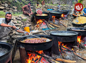 (ویدئو) غذای روستایی در افغانستان؛ پخت صدها کیلو کابلی پلو برای مراسم عروسی