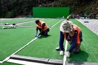 ببینید| مراحل تولید انبوه چمن مصنوعی و فرآیند ساخت زمین تنیس در کره جنوبی