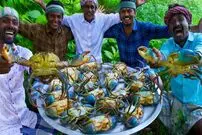 ببینید| غذای روستایی در هند؛ پخت یک غذای سنتی با 20 خرچنگ بزرگ