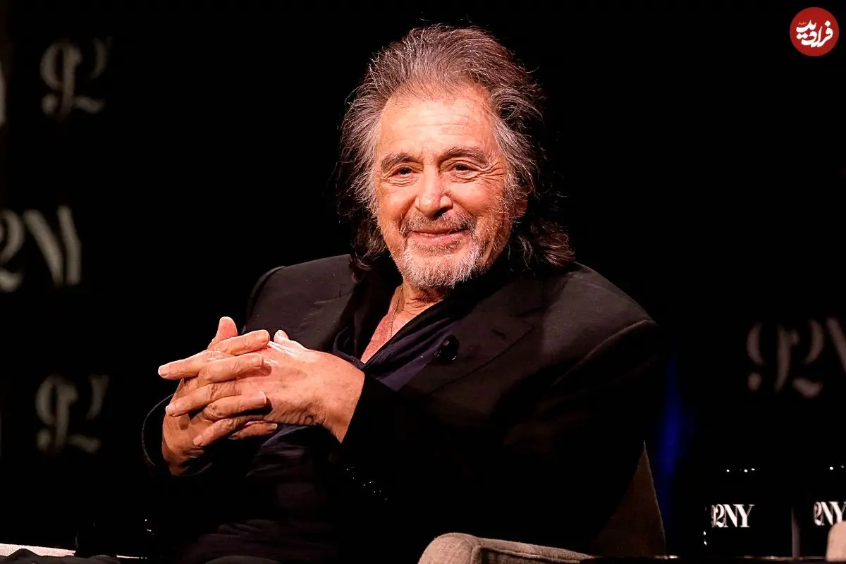 عکس| سفر در زمان؛ «آل پاچینو» پس از دریافت جایزه بهترین بازیگر مرد در ویلیج گیت؛ سال 1347