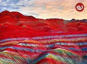 ببینید| تصویری چشم‎نواز از قلعه لک‌لک‌ها و کوه‌های رنگی ماهنشان