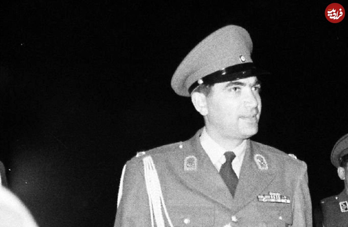 عکس؛ سفر در زمان؛ «آکیهیتو، ولیعهد ژاپن و غلامرضا پهلوی» در مهرآباد؛ سال 39