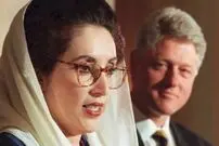 عکس| سفر زمان؛ بی‌نظیر بوتو نخست وزیر وقت پاکستان در حرم امام رضا؛ سال 1374