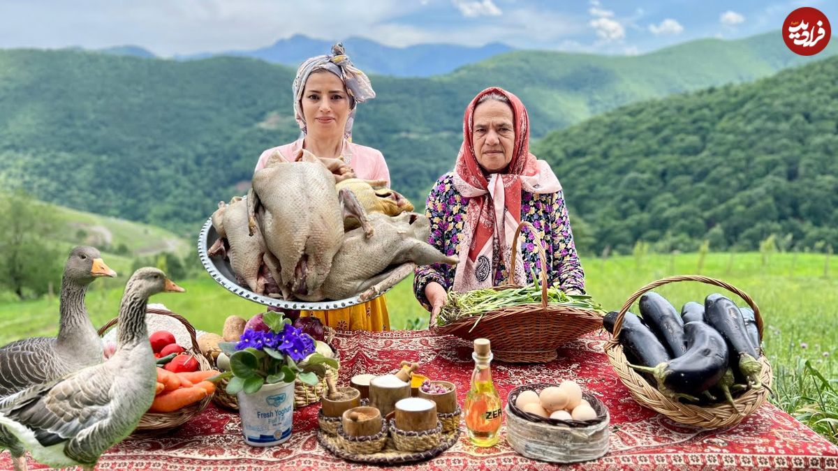 ببینید؛ غذای روستایی در ایران؛ کباب غاز شکم پر در تنور به همراه نان تازه