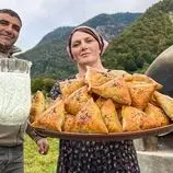 ببینید| غذای روستایی در آذربایجان؛ پخت سمبوسه در تنور و در طبیعت زیبای کوهستان