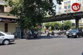 عکس| سفر به تهران قدیم؛ خودروهای کلاسیک در پمپ بنزین چهارراه کالج؛ دهه 30