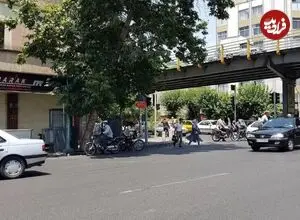 عکس| سفر به تهران قدیم؛ خودروهای کلاسیک در پمپ بنزین چهارراه کالج؛ دهه 30