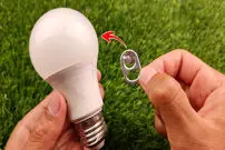 (ویدئو) یک روش‌ جالب برای تعمیر لامپ ال‌ای‌دی(LED) با کمک قفل نوشابه