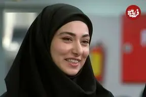 عکس| سفر زمان؛ چهرۀ «مریم» (سریال ساهره) در حال اجرای دکلمه در یک کنسرت