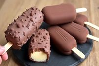 ببینید؛ به همین سادگی با 250 میلی لیتر شیر در خانه بستنی کیم درست کنید!