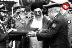 عکس؛ سفر در زمان؛ «شمخانی، محسن رضایی، طهرانی مقدم و رهبر انقلاب» در یک نمایشگاه؛ سال 72