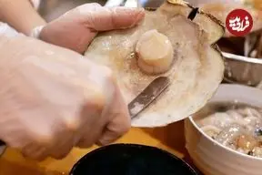 ببینید| غذای خیابانی در ژاپن؛ پخت غذا با شاه خرچنگ، صدف دو کفه ای و خاویار در توکیو