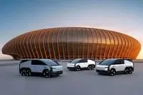 تصاویر| ناو هواپیمابر روی آسفالت!