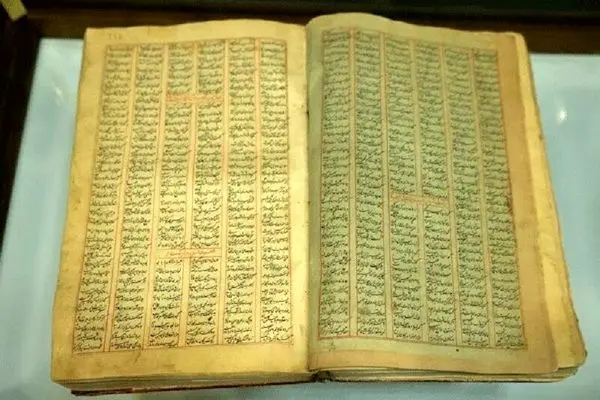 نسخه ۳۵۰ ساله شاهنامه فردوسی در مشهد رونمایی شد