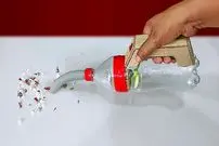 ببینید| چگونه با بطری نوشابه یک جارو دستی خلاقانه در خانه بسازیم؟