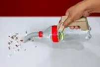 ببینید| چگونه با بطری نوشابه یک جارو دستی خلاقانه در خانه بسازیم؟