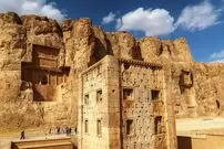 عکس؛ نقش رستم و بنای اسرارآمیزش؛ ساختمان چهارگوشی که تاریخ را روایت می‌کند