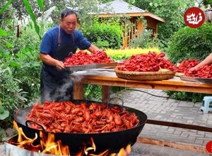 ببینید؛ غذای روستایی در چین؛ پخت غذا با 10 هزار خرچنگ رودخانه ای