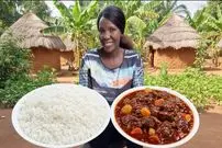 ببینید| غذای روستایی در آفریقای جنوبی؛ پخت خورشت با گوشت گاو در روستا