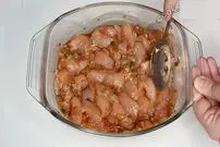ببینید| طرز تهیه یک شام جدید و سریع با یک سینه مرغ و یک تخم مرغ