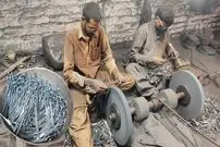 ببینید| مراحل دیدنی تولید انبوه قیچی آرایشگری در کارگاهی در پاکستان