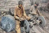 ببینید| مراحل دیدنی تولید انبوه قیچی آرایشگری در کارگاهی در پاکستان