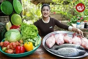 ببینید| غذای روستایی در کامبوج؛ پخت یک غذای محبوب با ماهی، سبزیجات و نودل