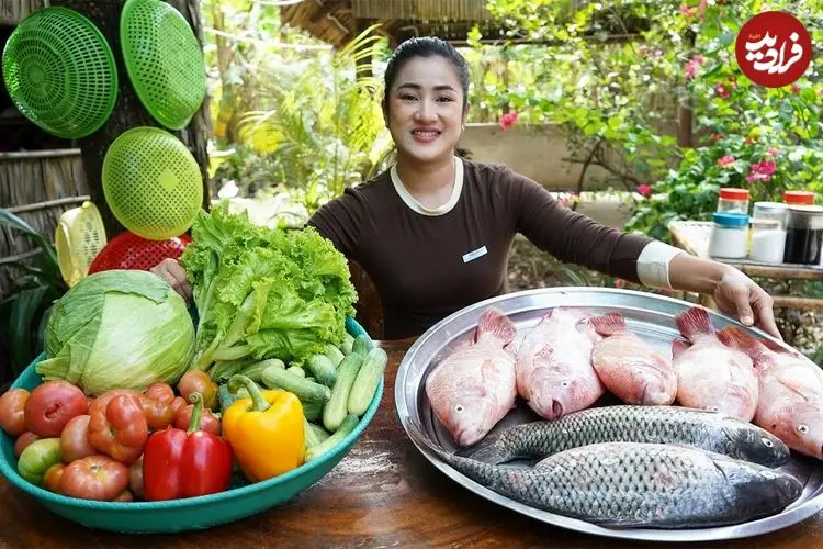 ببینید| غذای روستایی در کامبوج؛ پخت یک غذای محبوب با ماهی، سبزیجات و نودل