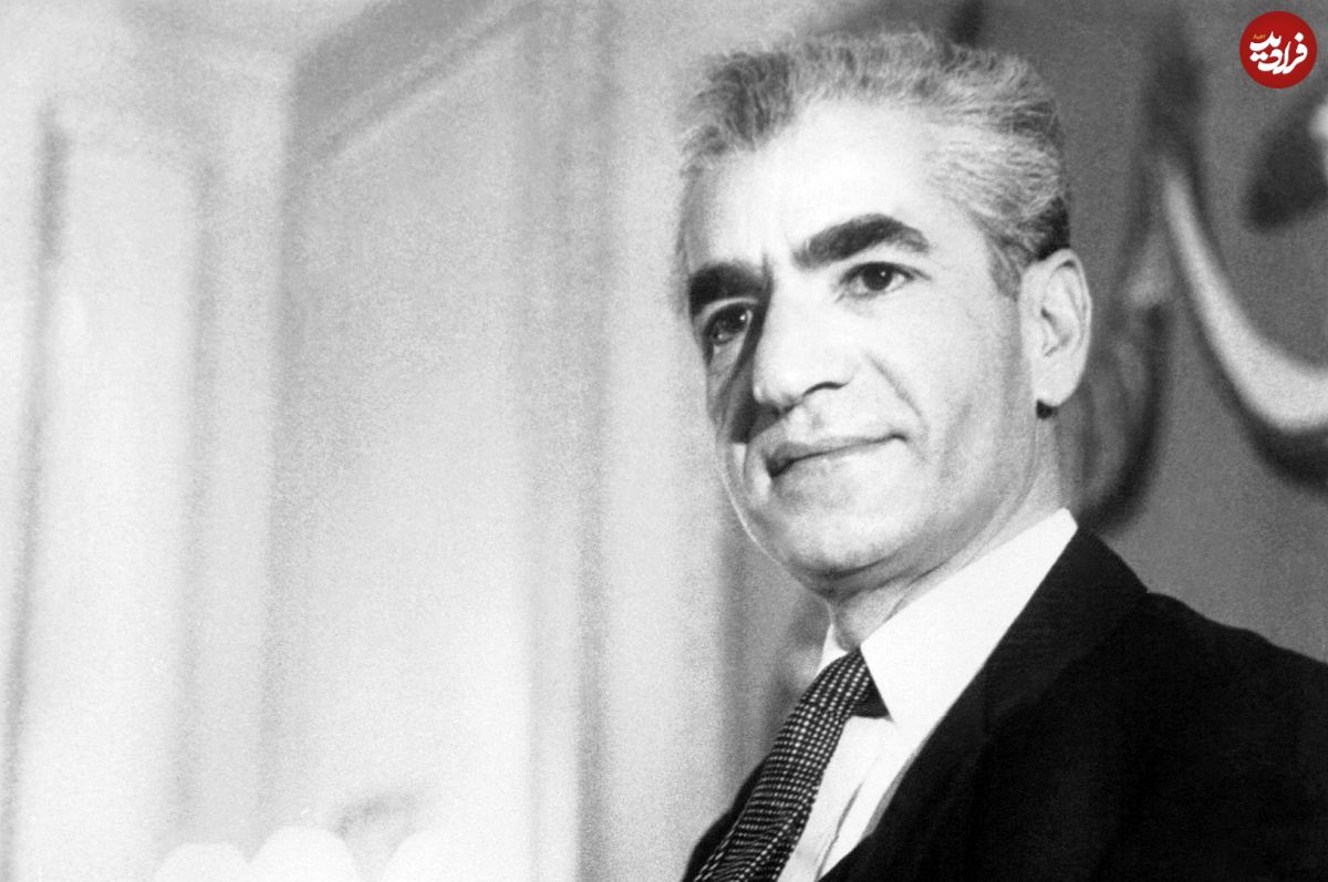 عکس| سفر در زمان؛ «ملکه الیزابت دوم و محمدرضا پهلوی» در یک مهمانی؛ سال 1338