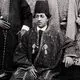 عکس| سفر زمان؛ تصویری از یک «شازدۀ قجری» در کنار بادیگاردها و پیشکارهایش