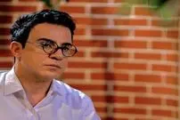 ( عکس) چهره غم‌زده عمو پورنگ در مراسم آرش میراحمدی