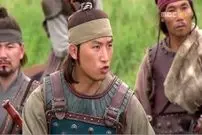 عکس| سفر زمان؛ »اویی، یار وفادار جومونگ» بعد از 10 سال در مغازۀ کت و شلوار فروشی