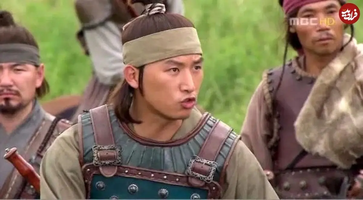 عکس| سفر زمان؛ »اویی، یار وفادار جومونگ» بعد از 10 سال در مغازۀ کت و شلوار فروشی