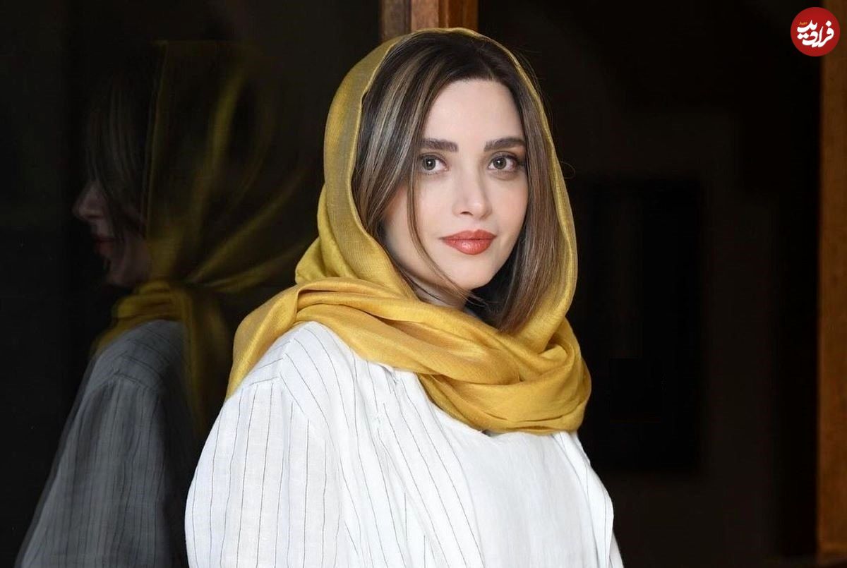 عکس؛ بهنوش طباطبایی بازیگر در تولد ۴۴ سالگی همراه با پدر و مادر