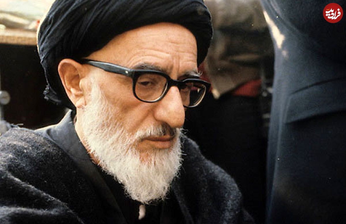 عکس؛ سفر در زمان؛ «آیت الله طالقانی در حال سخنرانی در مدرسه فیضیه قم»؛ سال 58