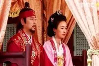 عکس| سفر به تاریخ؛ عکس یادگاری «امپراتور گوموآ و ژنرال هموسو» در پشت‌صحنه سریال «جومونگ»