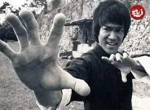 عکس| سفر در زمان؛ «بروسلی 32 ساله» در کنار جان ساکسون؛ سال 1351