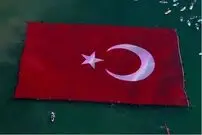ببینید| بزرگ‌ترین پرچم گشوده‌ شده جهان روی آب