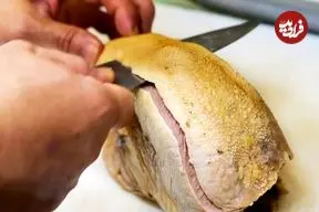 ببینید| غذای خیابانی در آمریکا؛ پخت یک غذای محبوب با زبان گاو، برنج و تخم مرغ در نیویورک