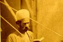عکس| سفر زمان؛ «مرد کتابخوان و خانواده‌اش» در دوران قاجار
