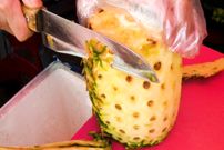 ببینید؛ غذای خیابانی در کره؛ برش ماهرانه طالبی، هندوانه و آناناس در سئول