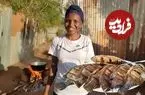 ببینید| غذای روستایی در کنیا؛ پخت ماهی تیلا پیا با سس نارگیل در روستا