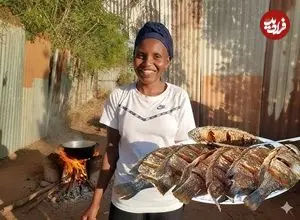 ببینید| غذای روستایی در کنیا؛ پخت ماهی تیلا پیا با سس نارگیل در روستا