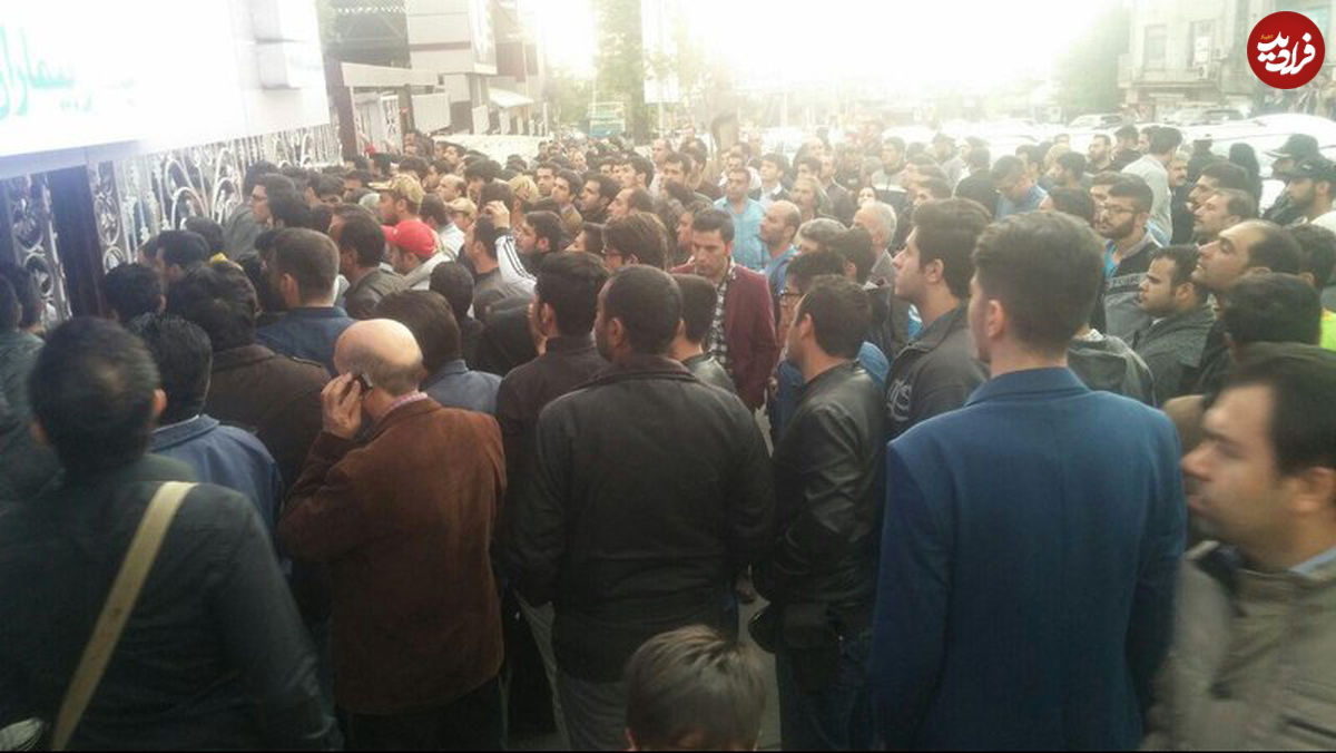 تصاویر/ تجمع مردم مقابل بیمارستانی که اولادی در آن فوت کرد