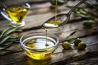 چرا سلبریتی‌ها از روغن زیتون بجای محصولات آرایشی استفاده می‌کنند؟